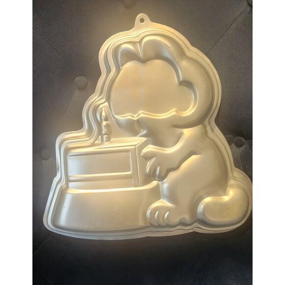 Vintage Wilton Garfield Cake Pan 1981 Cartoon Birthday Retro Bakeware Mold - Picture 3 of 3
